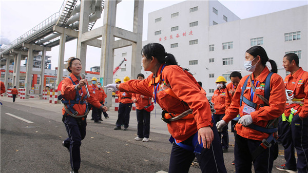 10 五公里负重接力现场4.jpg